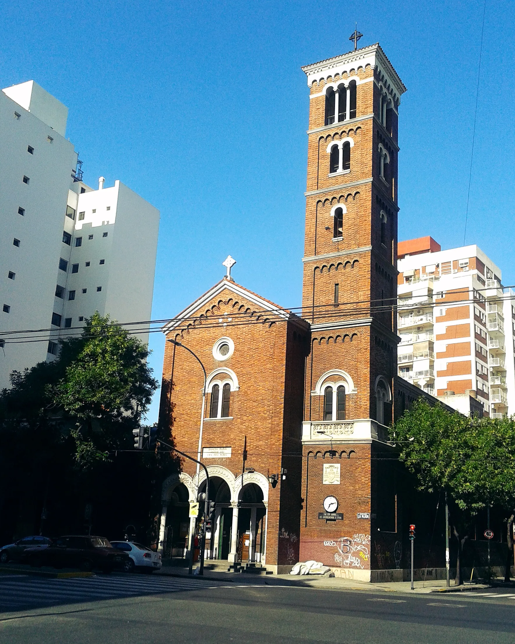 Exterior de la Parroquia Santa María en el barrio de Caballito y Almagro, Buenos Aires, donde ocurrió el signo eucarístico de 1996